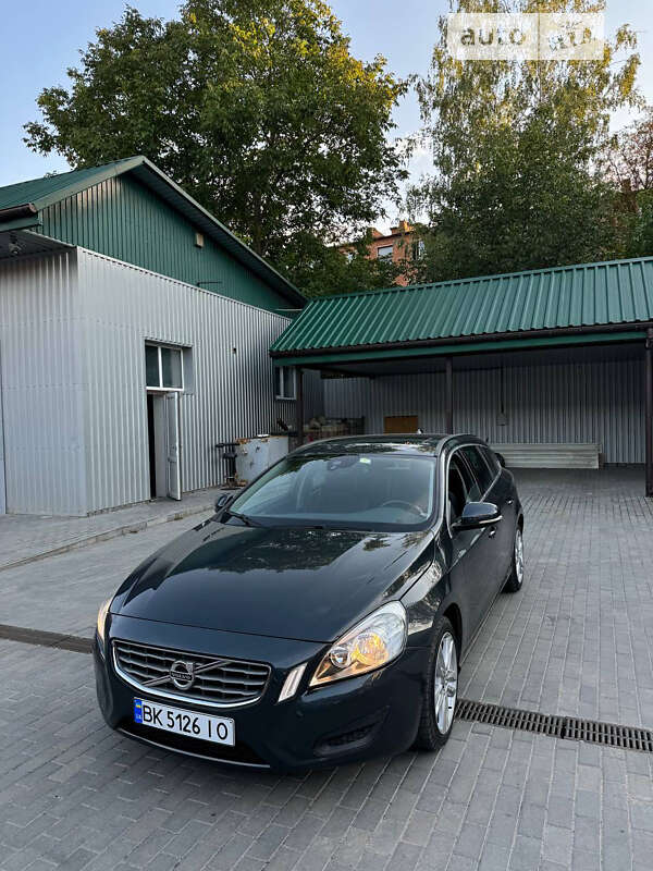 Универсал Volvo V60 2013 в Могилев-Подольске