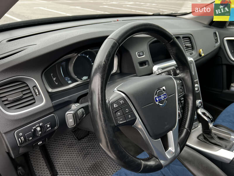 Универсал Volvo V60 2015 в Львове фото 12 Универсал Volvo V60 2015 в Львове