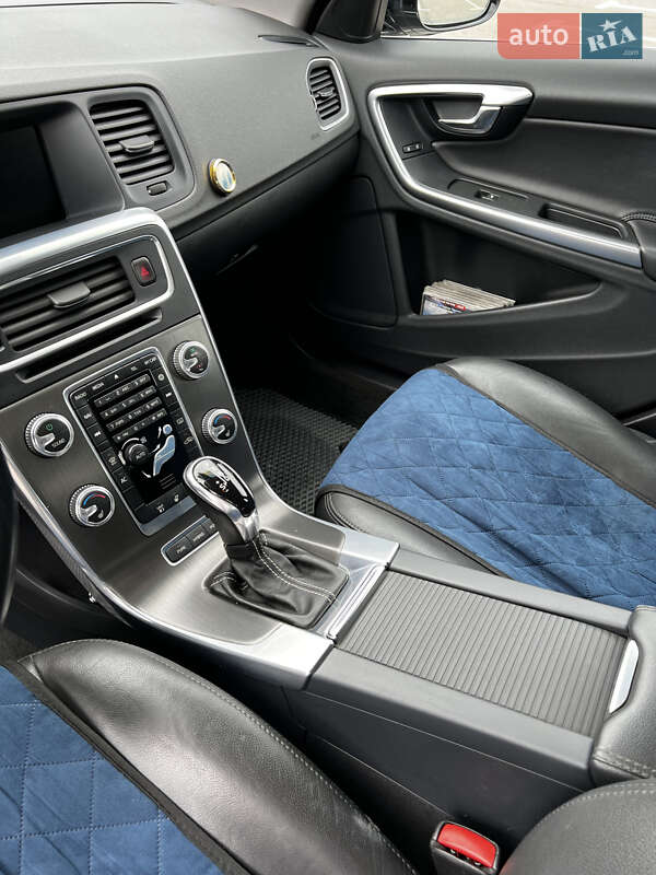 Универсал Volvo V60 2015 в Львове фото 15 Универсал Volvo V60 2015 в Львове