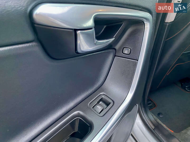 Универсал Volvo V60 2016 в Львове фото 33 Универсал Volvo V60 2016 в Львове