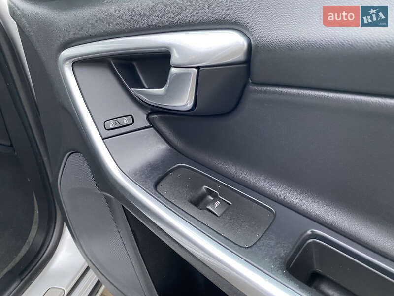 Универсал Volvo V60 2016 в Львове фото 42 Универсал Volvo V60 2016 в Львове