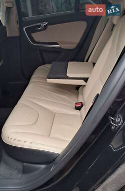 Универсал Volvo V60 2012 в 