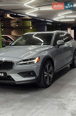 Универсал Volvo V60 2024 в 
