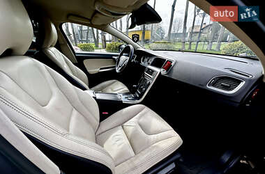 Универсал Volvo V60 2010 в 
