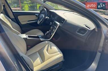 Универсал Volvo V60 2015 в 