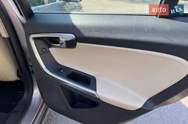 Универсал Volvo V60 2015 в 