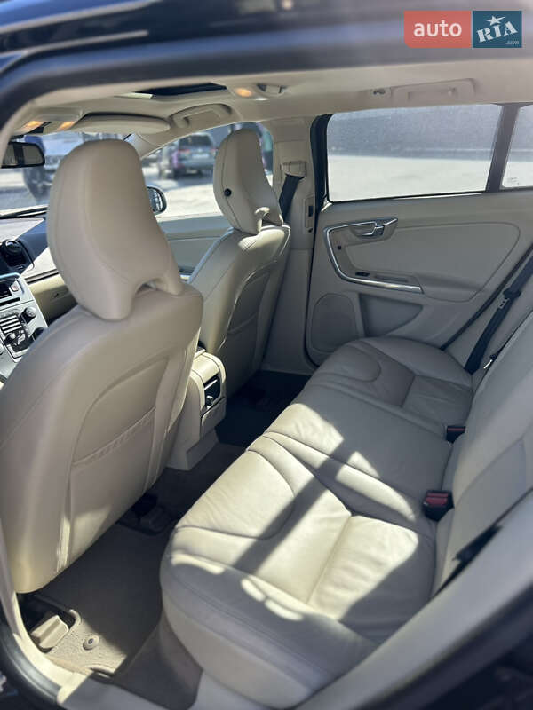 Универсал Volvo V60 2012 в Львове