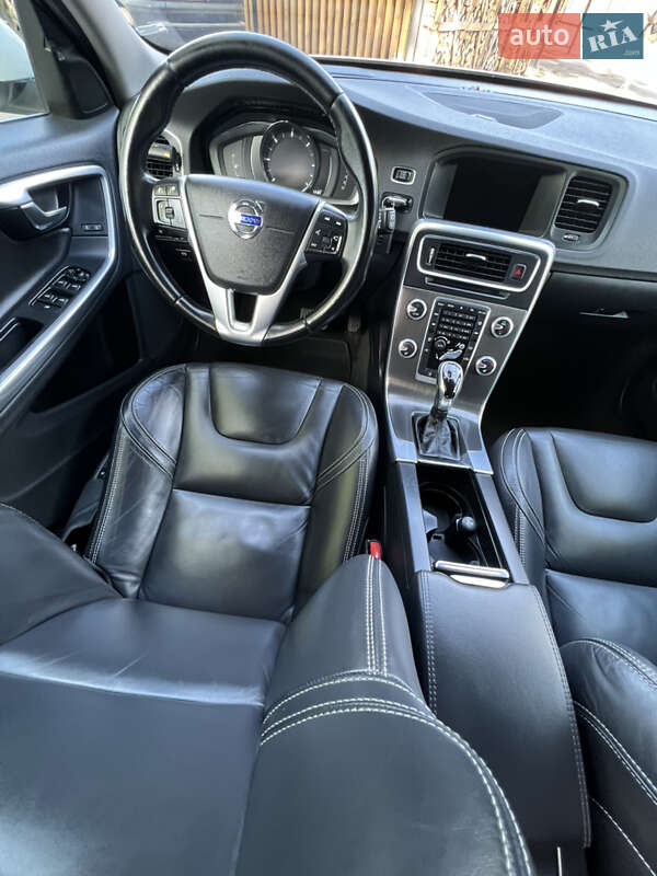 Універсал Volvo V60 2015 в Луцьку