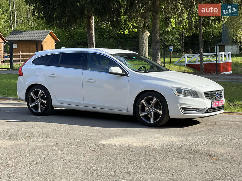 Універсал Volvo V60 2015 в Луцьку
