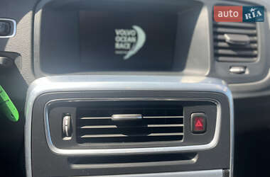 Универсал Volvo V60 2015 в 