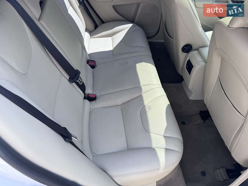 Универсал Volvo V60 2015 в Киеве