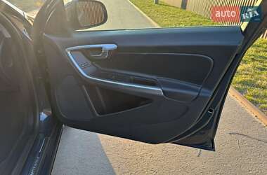 Универсал Volvo V60 2015 в 