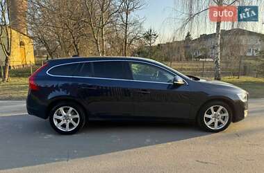 Универсал Volvo V60 2015 в 