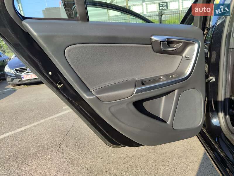 Универсал Volvo V60 2014 в Киеве