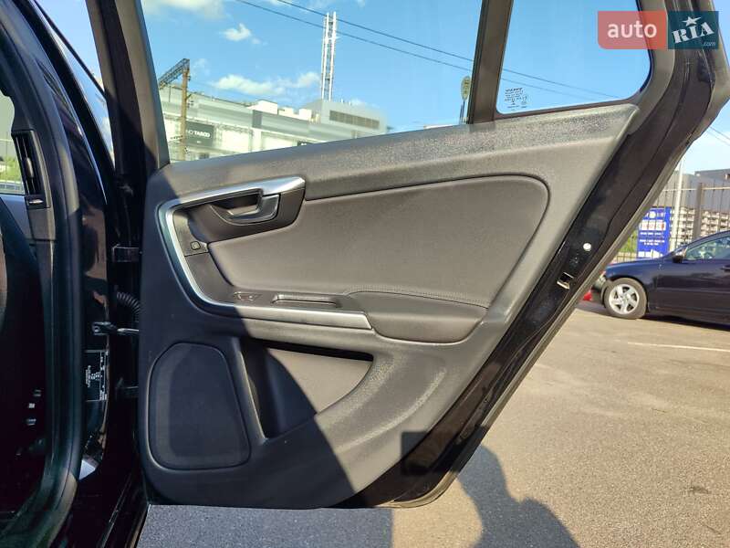 Универсал Volvo V60 2014 в Киеве