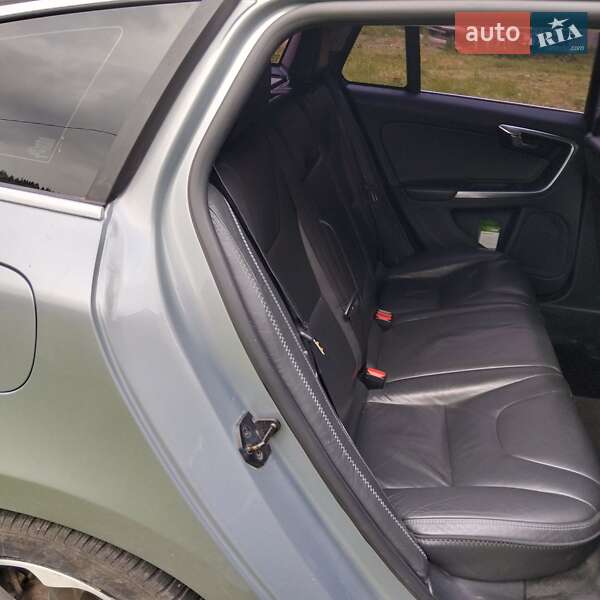 Универсал Volvo V60 2012 в Татарове