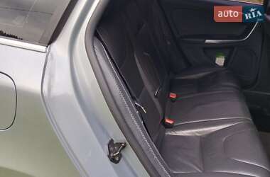 Универсал Volvo V60 2012 в 