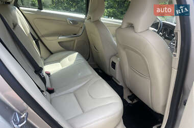Универсал Volvo V60 2015 в 