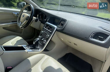 Универсал Volvo V60 2015 в 