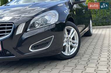 Универсал Volvo V60 2012 в 