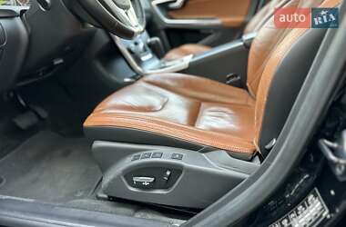 Универсал Volvo V60 2012 в 