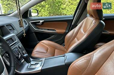 Универсал Volvo V60 2012 в 