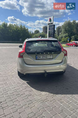 Универсал Volvo V60 2015 в 
