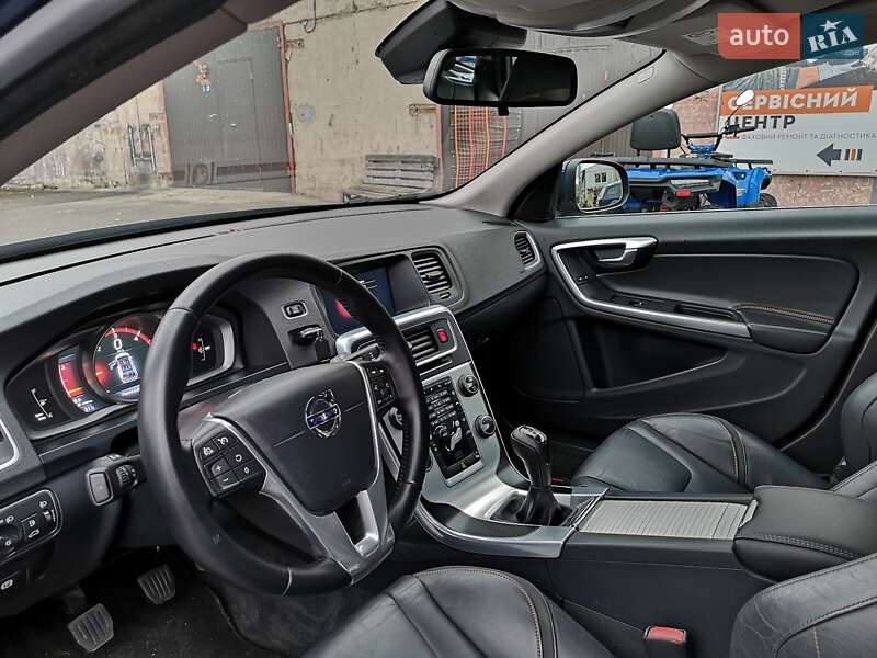 Универсал Volvo V60 2015 в Калуше