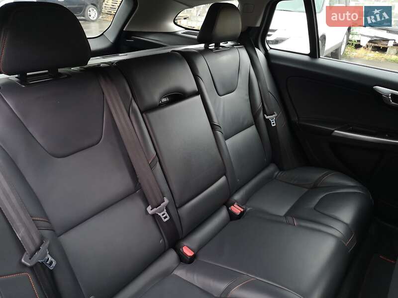 Универсал Volvo V60 2015 в Калуше