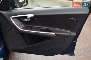 Универсал Volvo V60 2015 в 