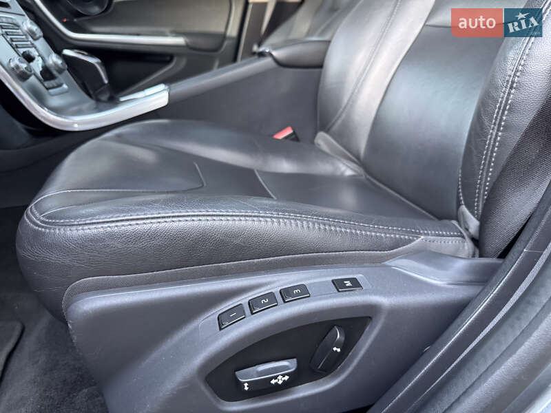 Универсал Volvo V60 2016 в Новояворовске