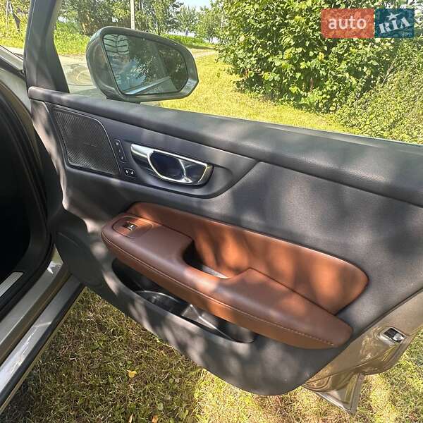 Универсал Volvo V60 2021 в Ровно