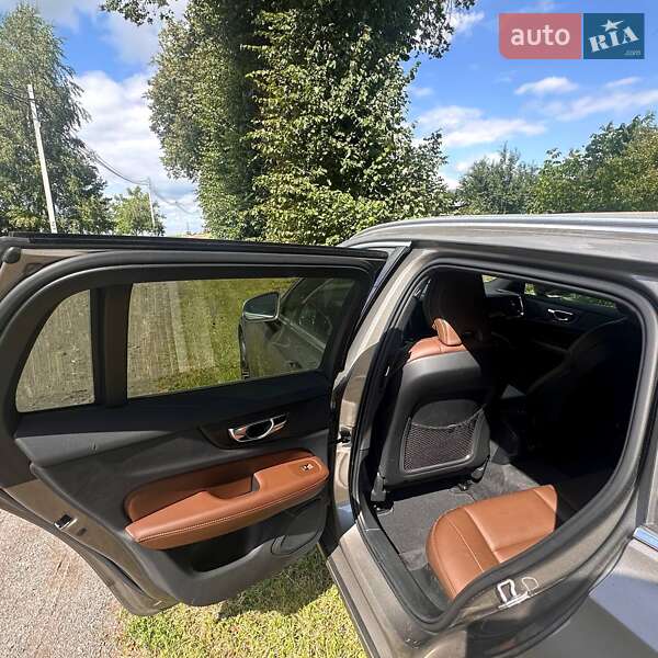 Универсал Volvo V60 2021 в Ровно