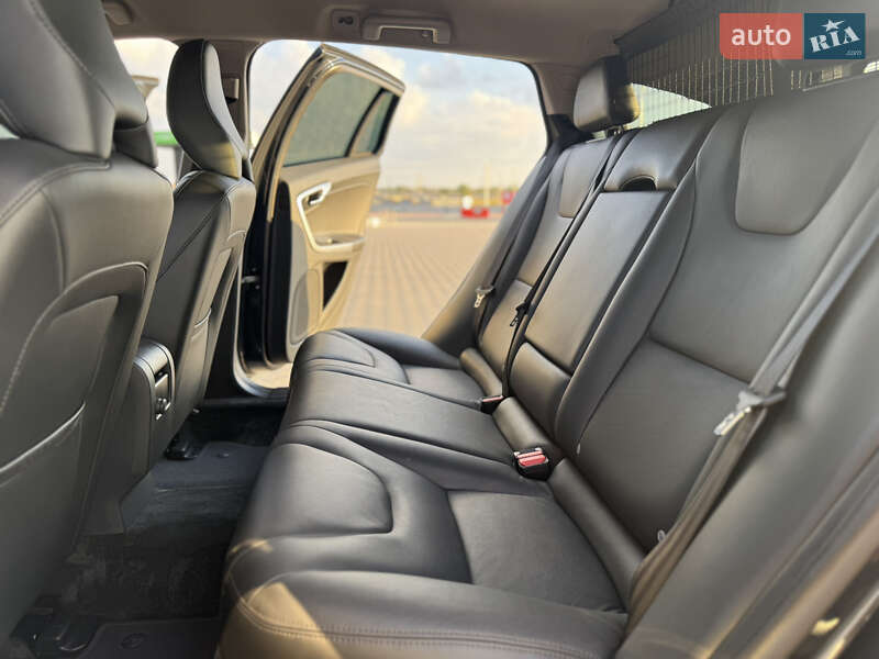 Універсал Volvo V60 2014 в Миколаєві