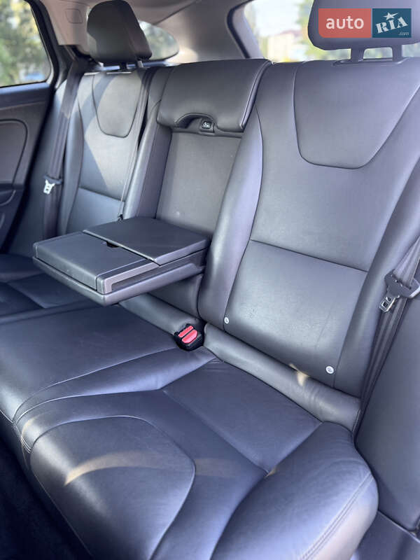 Универсал Volvo V60 2014 в Киеве