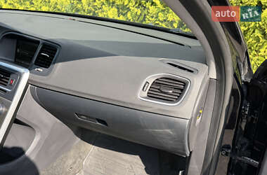 Универсал Volvo V60 2012 в 