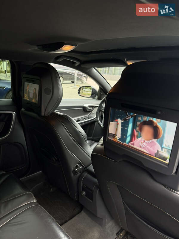 Універсал Volvo V60 2013 в Чернівцях
