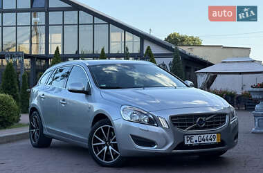 Универсал Volvo V60 2012 в 