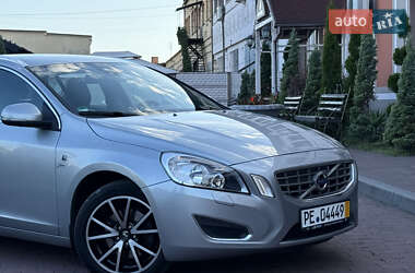 Универсал Volvo V60 2012 в 