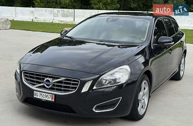 Универсал Volvo V60 2012 в 