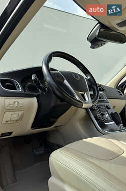 Универсал Volvo V60 2012 в 