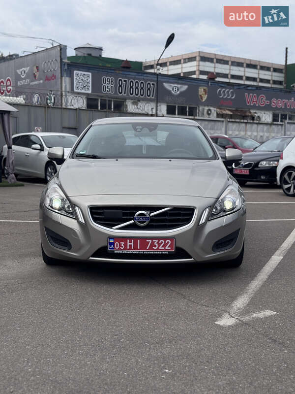 Универсал Volvo V60 2012 в Киеве