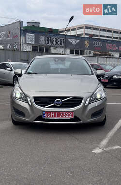 Универсал Volvo V60 2012 в 