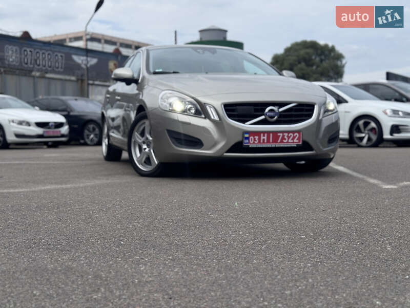 Универсал Volvo V60 2012 в Киеве