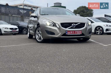 Универсал Volvo V60 2012 в 