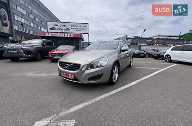 Универсал Volvo V60 2012 в 