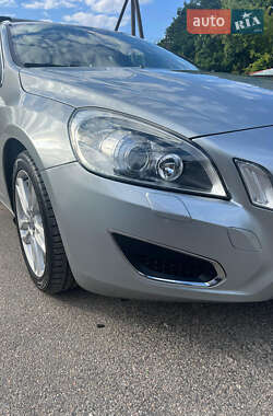 Универсал Volvo V60 2012 в 