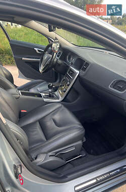 Универсал Volvo V60 2012 в 