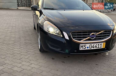 Универсал Volvo V60 2011 в 