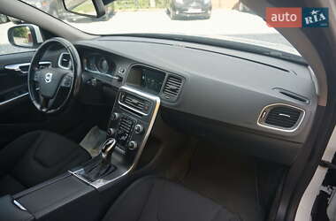 Универсал Volvo V60 2015 в 